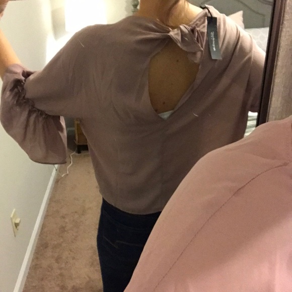 Blush blouse with peplum sleeves - Picture 2 of 5